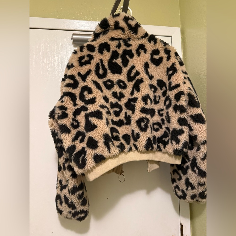 Kittenish jacket - Picture 2 of 3